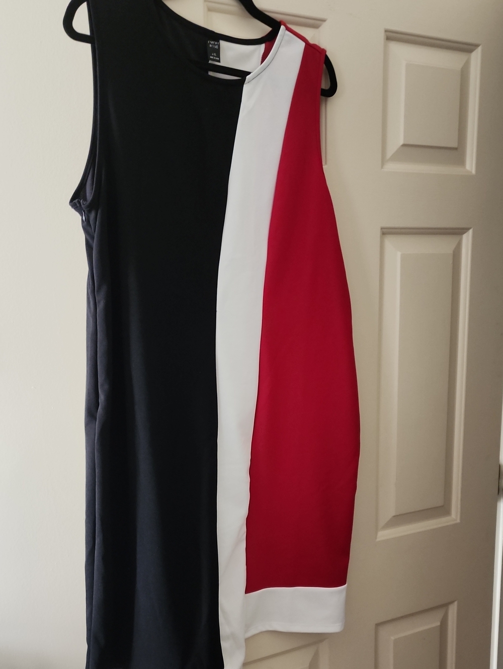 Colorblock Sleeveless Shift Dress - Black/White/Red